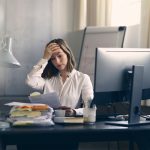 3 WAYS TO DE-STRESS EMPLOYEES WITH TECHNOLOGIES THAT HUMANIZE THE HYBRID WORKPLACE