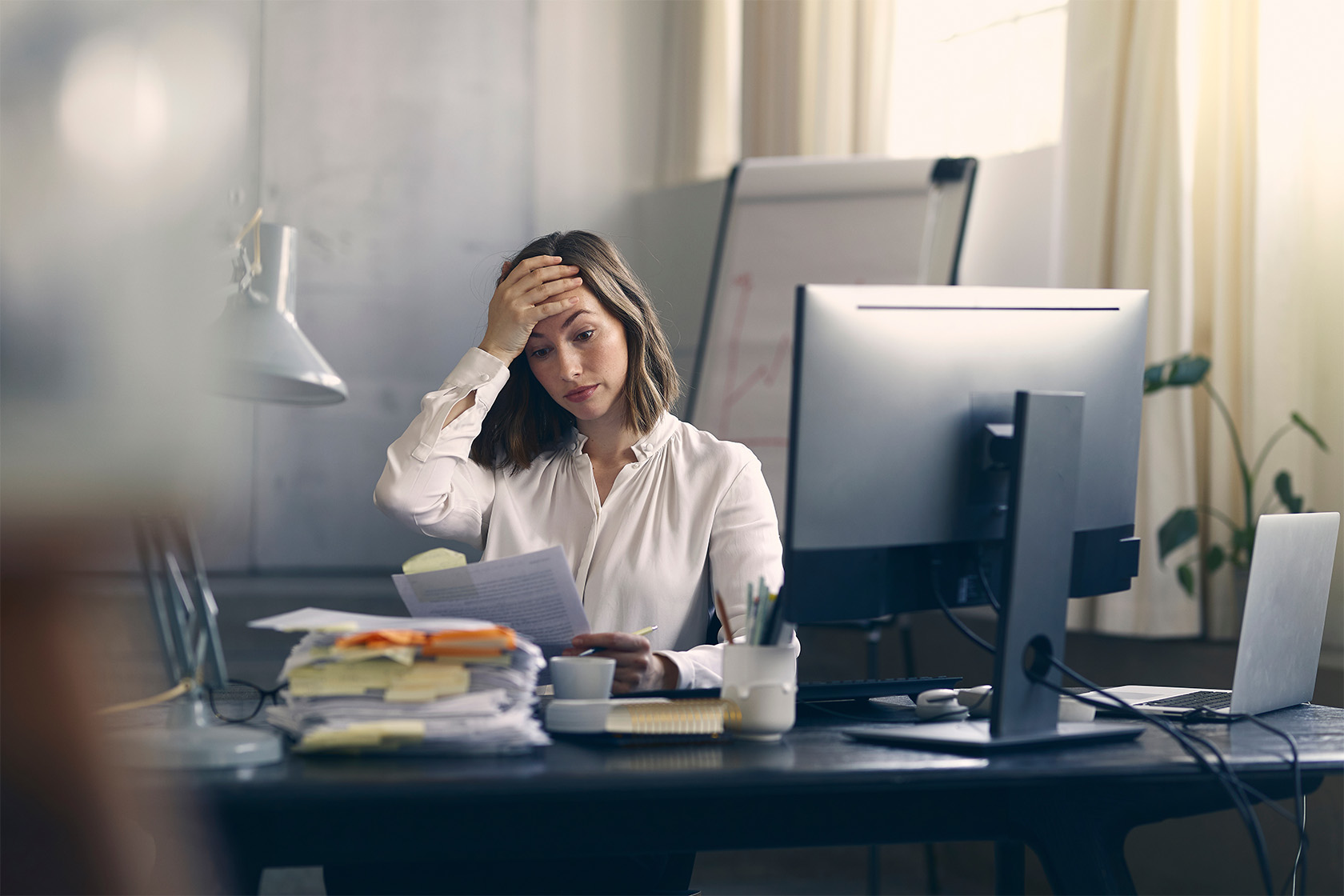 3 WAYS TO DE-STRESS EMPLOYEES WITH TECHNOLOGIES THAT HUMANIZE THE HYBRID WORKPLACE